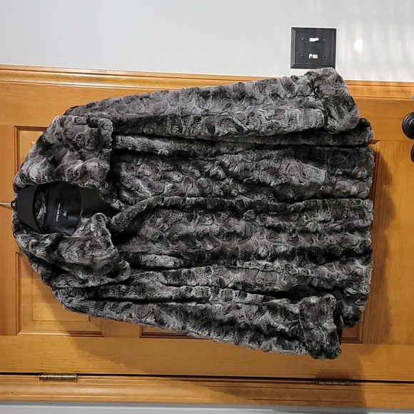 Jones New York Jackets & Blazers - Jones New York  faux fur coat.